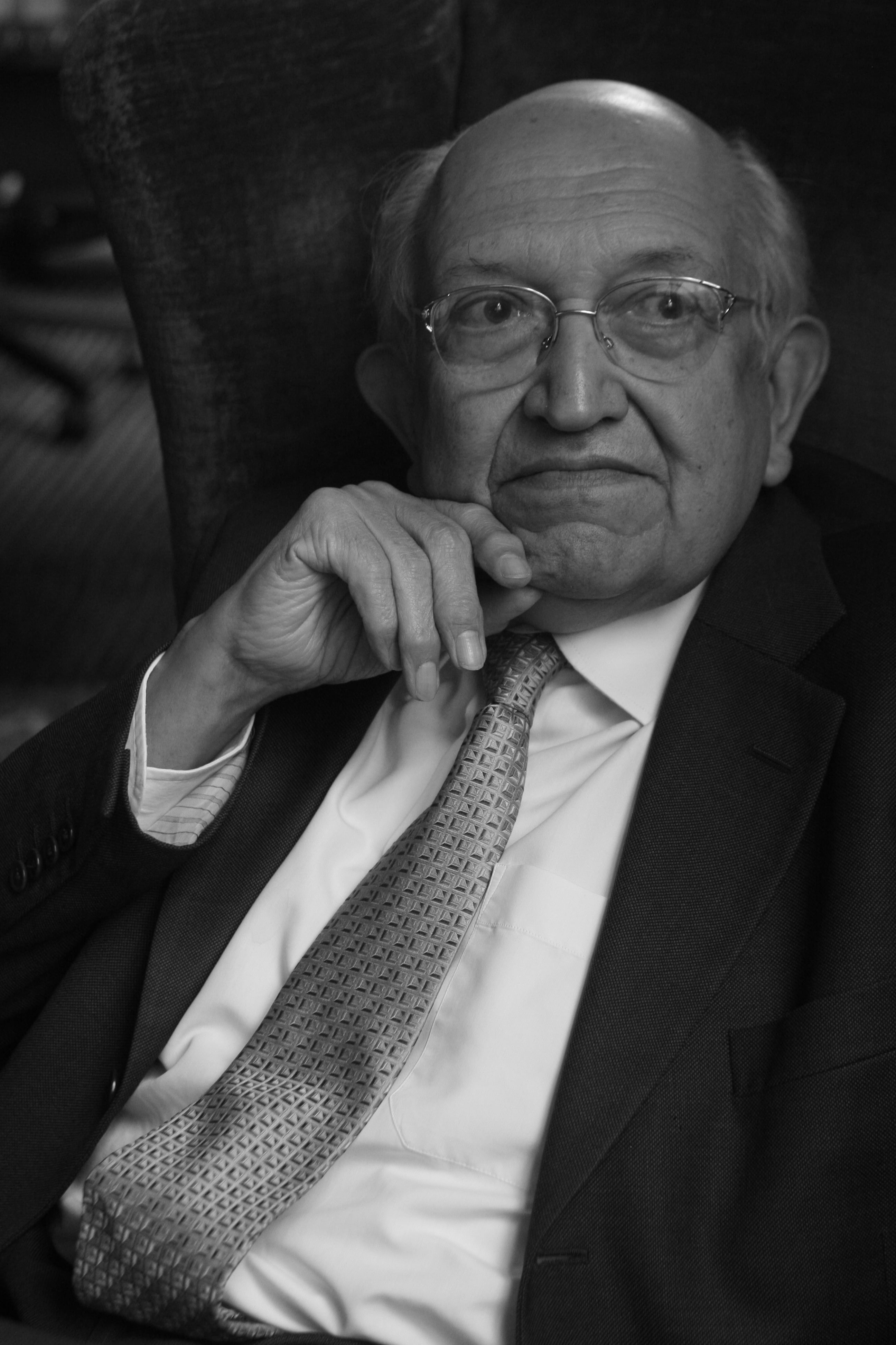PLINIO  APULEYO MENDOZA