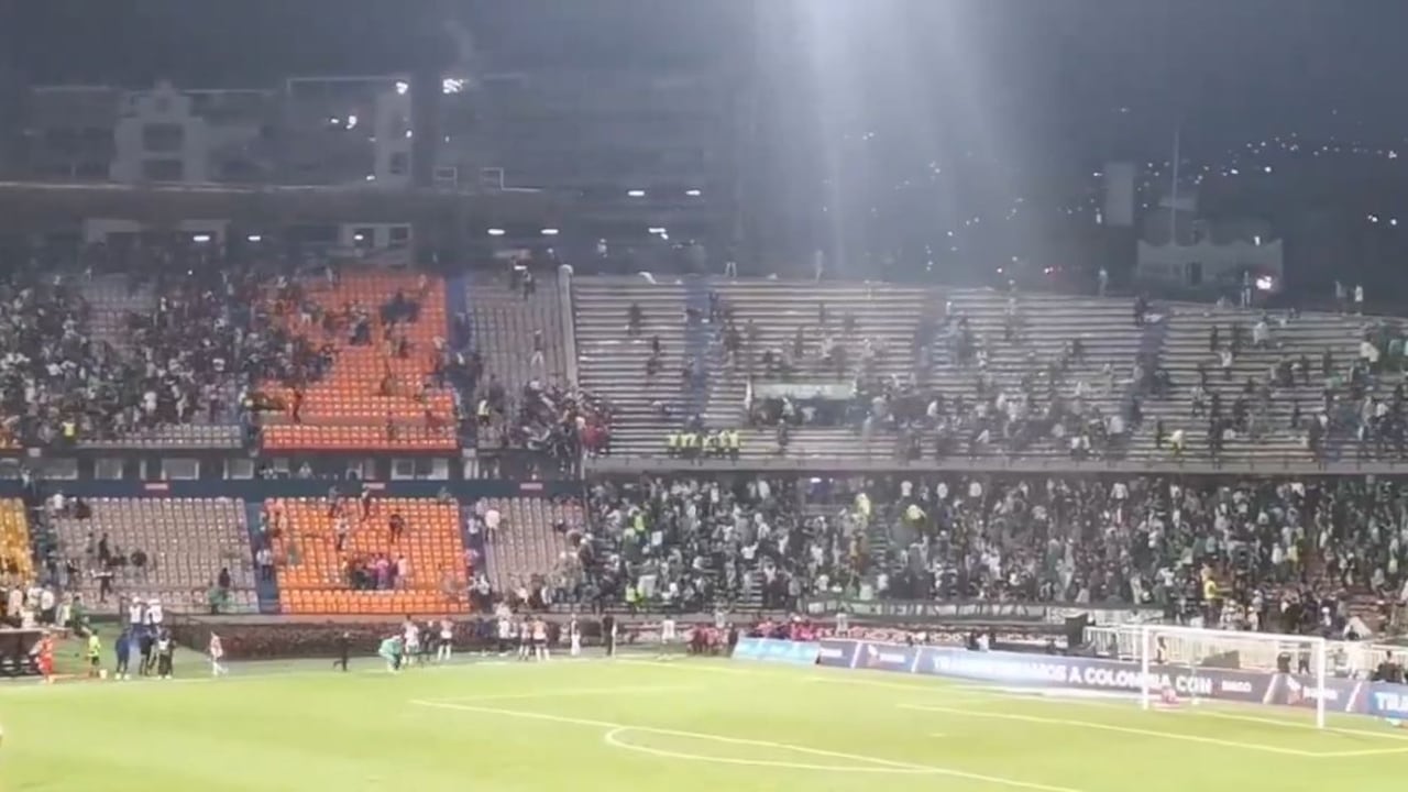 Enfrentamiento de barras en el Atanasio Girardot de Medellín.