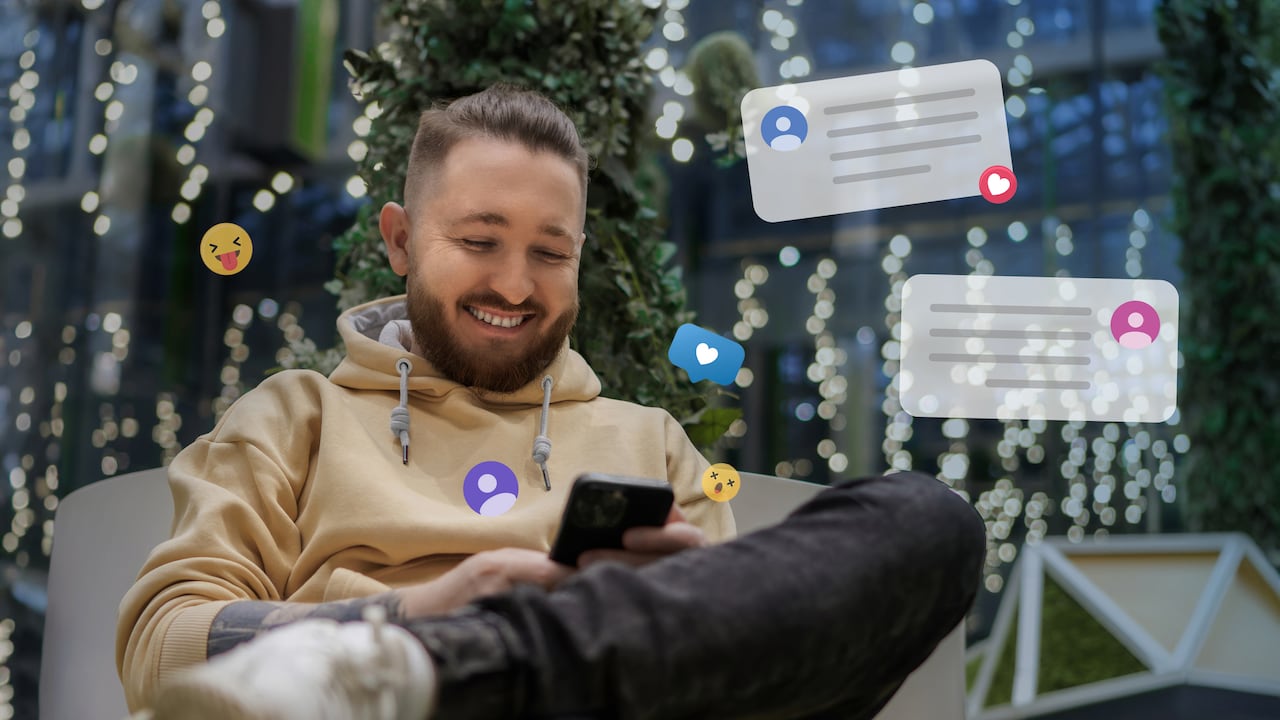 Entre los nuevos diseños destaca un emoji de rostro cansado con ojeras, ideal para reflejar el agotamiento.