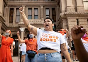 Leen Garza participa en una protesta contra la prohibición del aborto de seis semanas en el Capitolio en Austin, Texas, el miércoles.