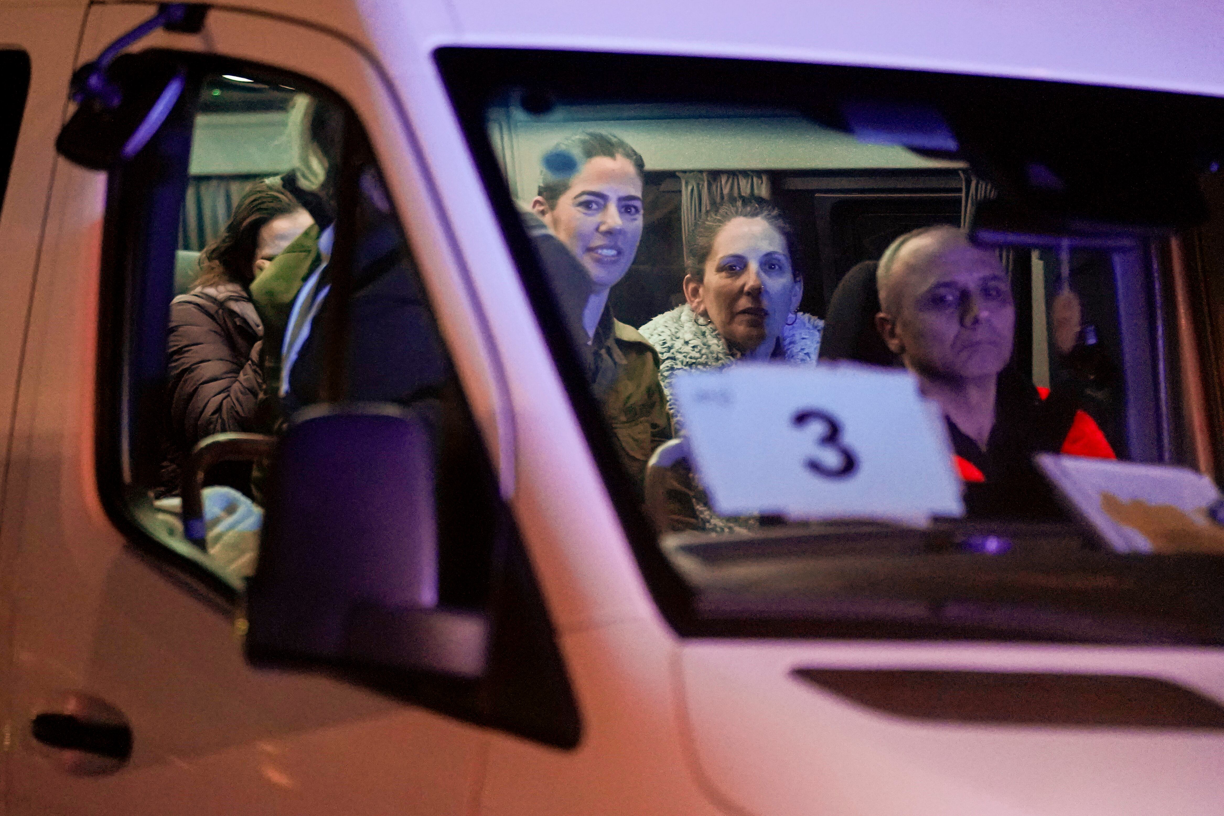 Los mediadores internacionales trabajaron el miércoles para extender la tregua en Gaza, alentando a los militantes de Hamás. seguir liberando rehenes a cambio de la liberación de prisioneros palestinos y un mayor alivio de la ofensiva aérea y terrestre de Israel. (Foto AP/Leo Correa)