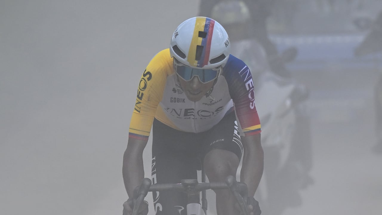 Egan Bernal dio cátedra en el sterrato del Giro de Italia 2025