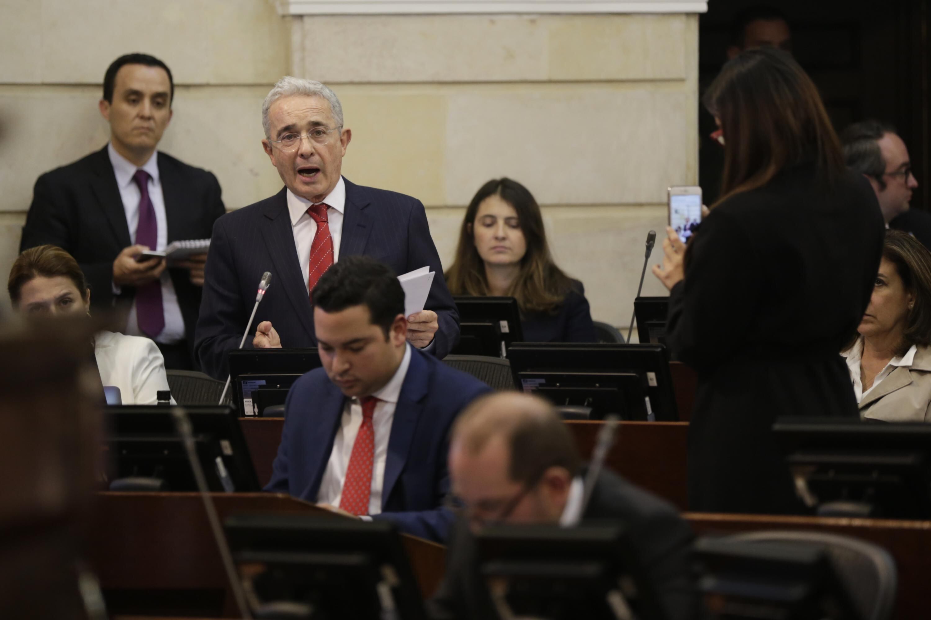 Álvaro Uribe en el Congreso durante debate al minHacienda.