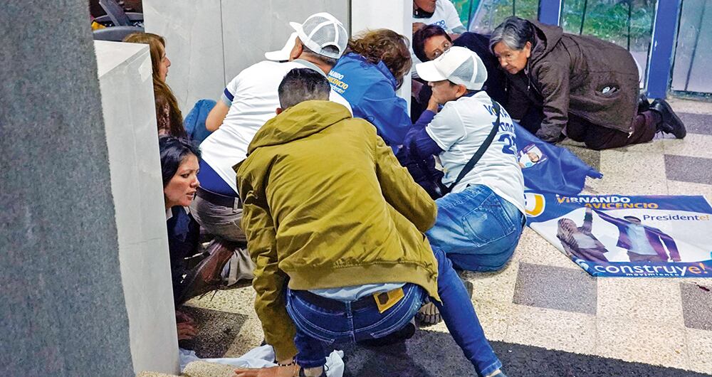  Seis colombianos fueron capturados. Encontraron una maleta con fusiles, tres granadas y 384 cartuchos de bala. 