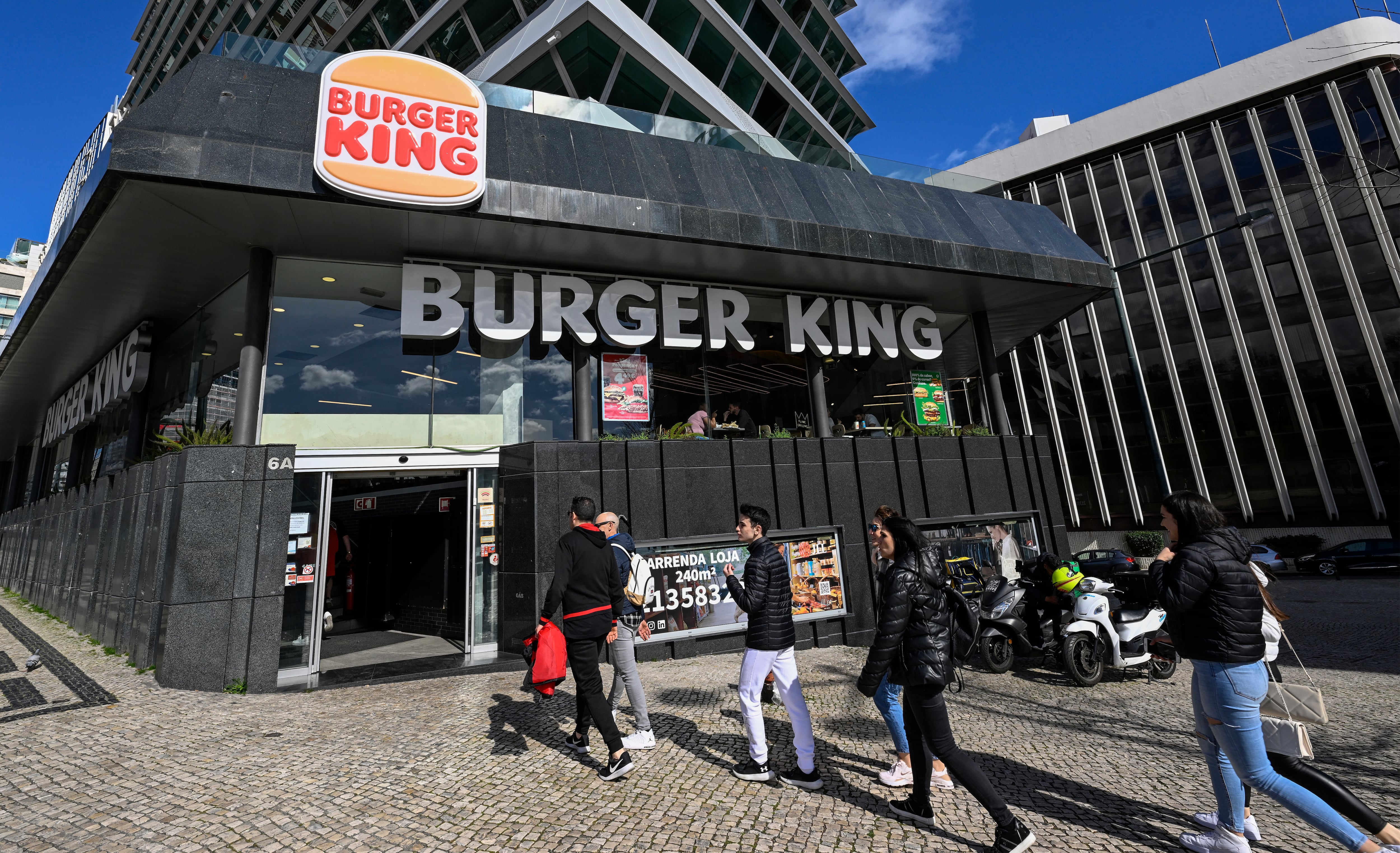 Más de 400 empleados serán despedidos.