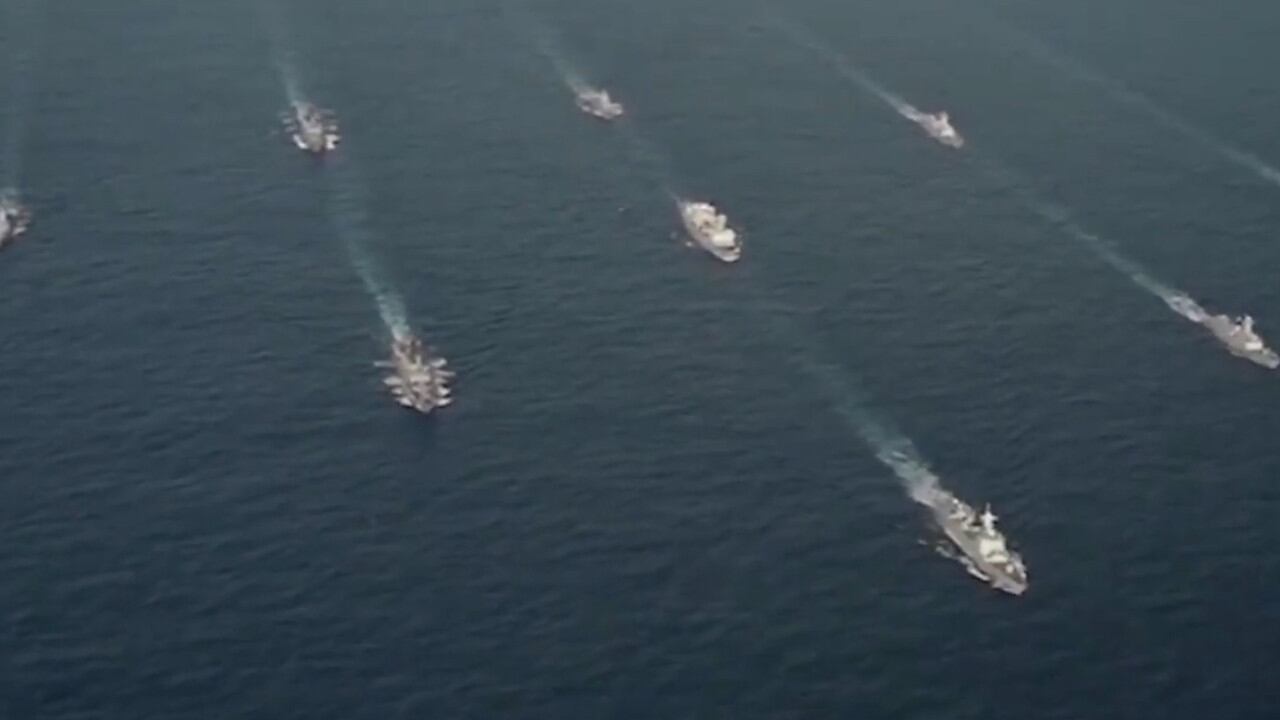 Los ejercicios militares de las dos potencias intimidan al mundo.