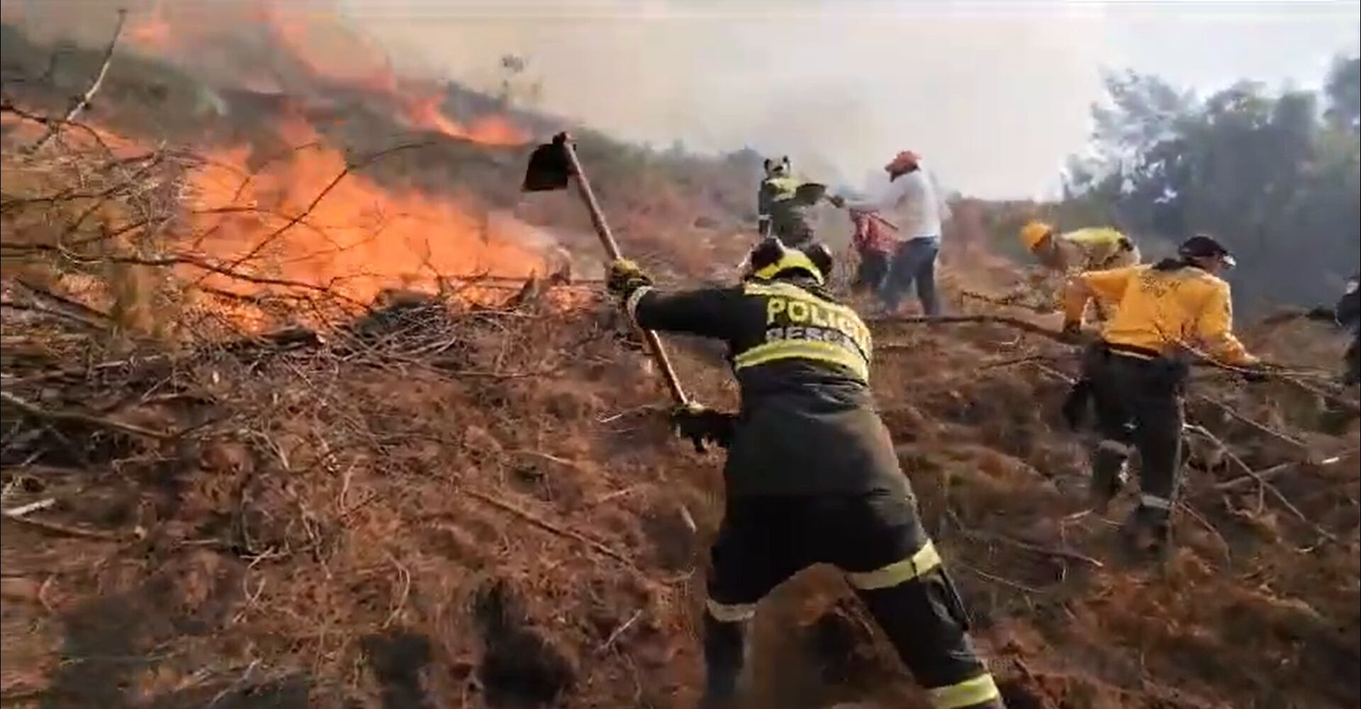 Las labores se reanudará en la mañana de este martes.