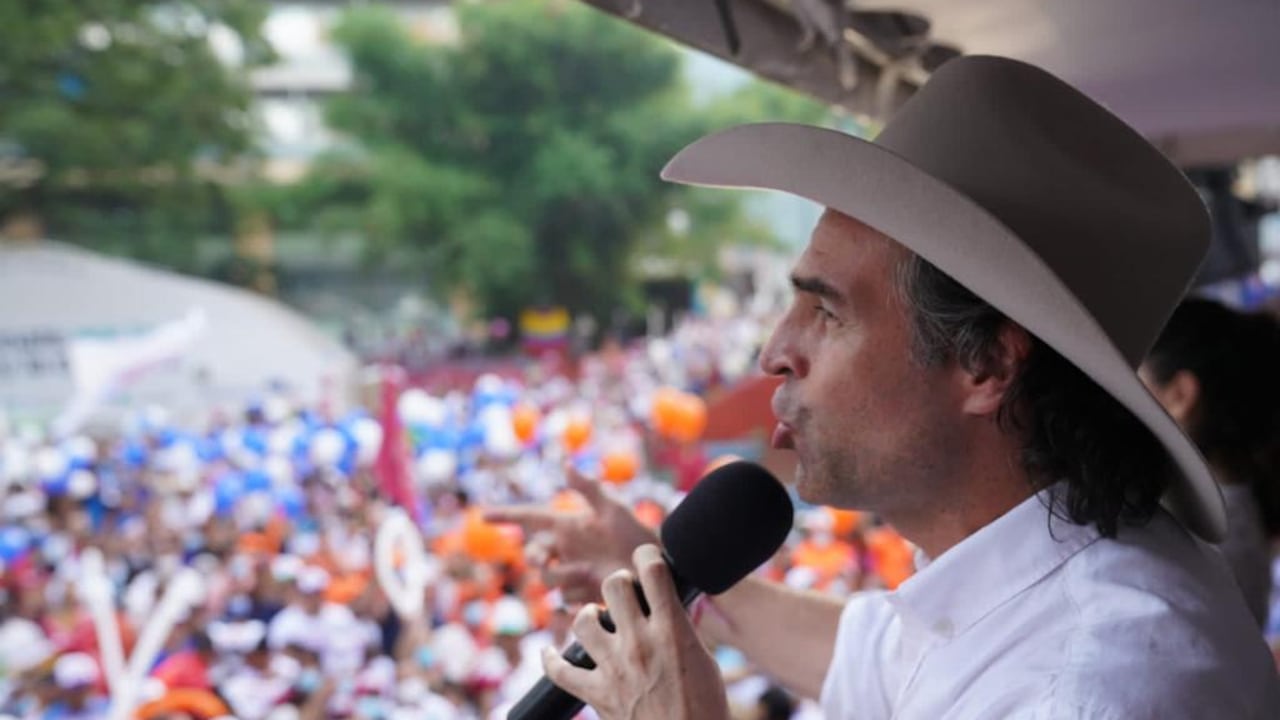 Fico Gutiérrez en la Plaza Libertadores de Villavicencio