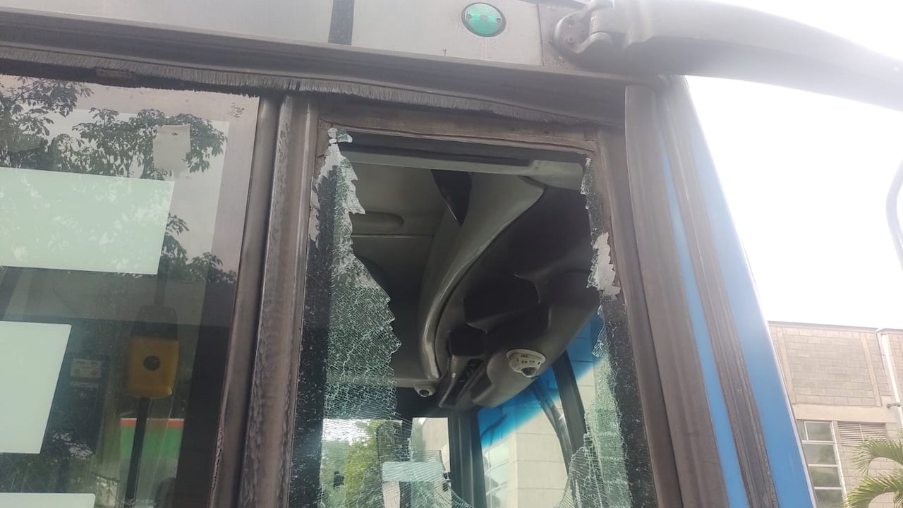 El hecho sucedió en la Transversal 25, cuando el conductor del MIO iba conduciendo la ruta P52D.