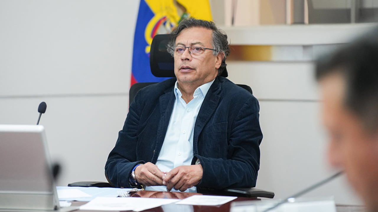 El presidente Gustavo Petro le anunció al país la suspensión de las negociaciones de paz con el ELN.