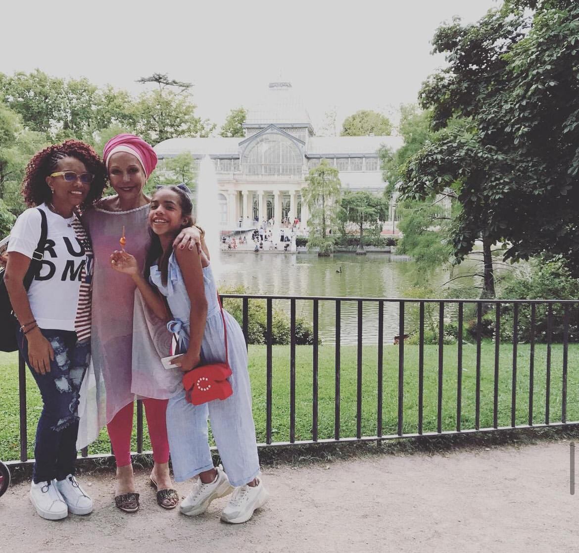 Piedad Córdoba, Natalia y su nieta en el exterior.