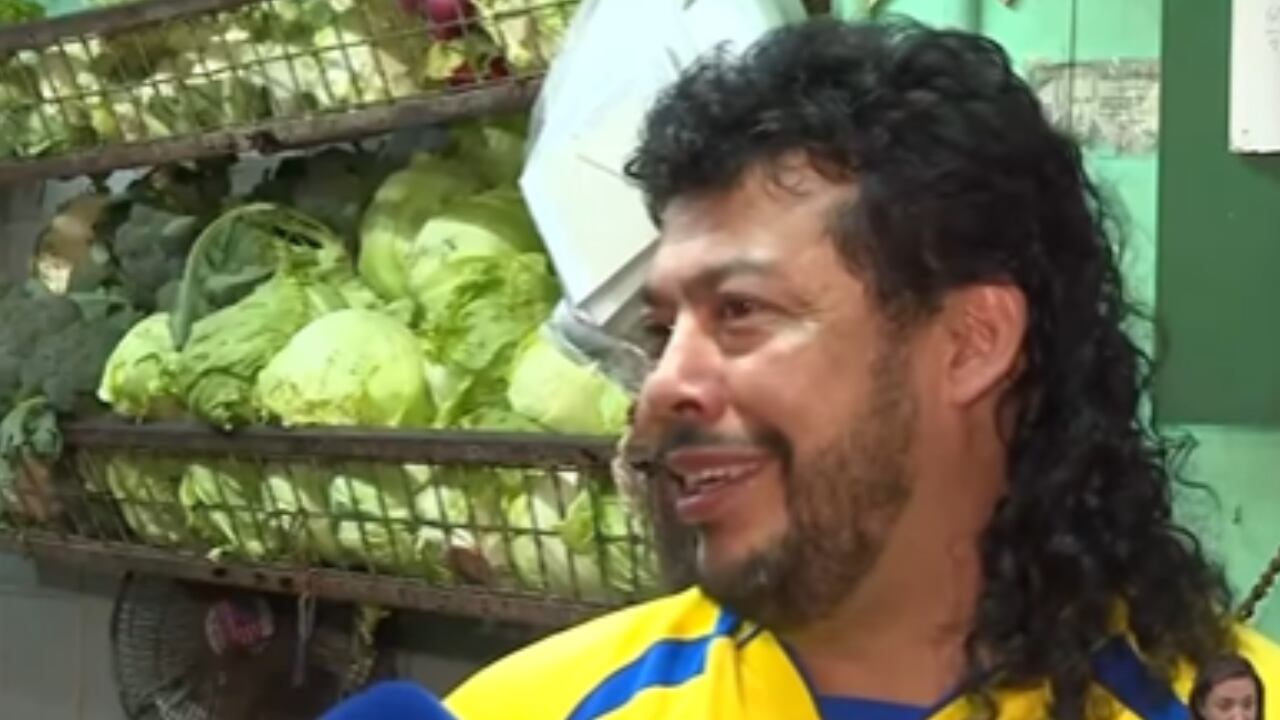 Doble de René Higuita es vendedor en una plaza de mercado de Bucaramanga.