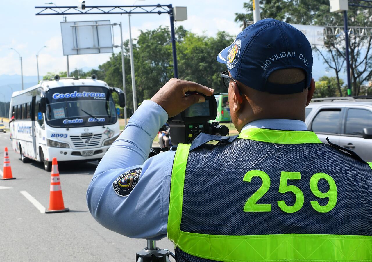 El nuevo secretario de Movilidad de Cali, Wilmer Tabares, contó que habrá presencia permanente de los agentes de tránsito en las vías de la ciudad para recuperar el control en la Cidad de Cali. Enero 6 de 2024 / Foto Wirman Rios / EL PAIS