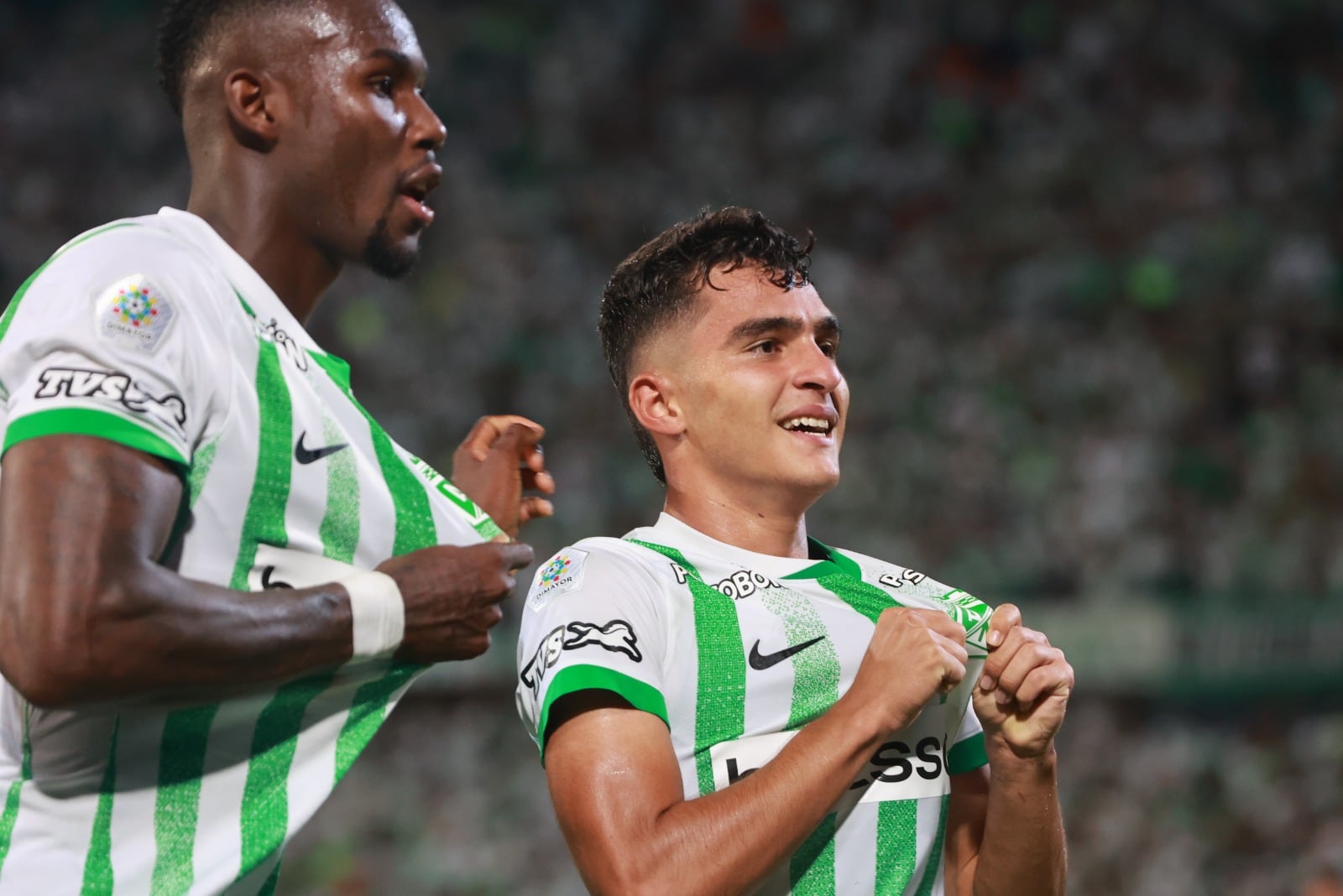 Jugadores de Atlético Nacional celebran uno de los goles contra América de Cali por la semifinal de ida de la Copa Colombia 2025.