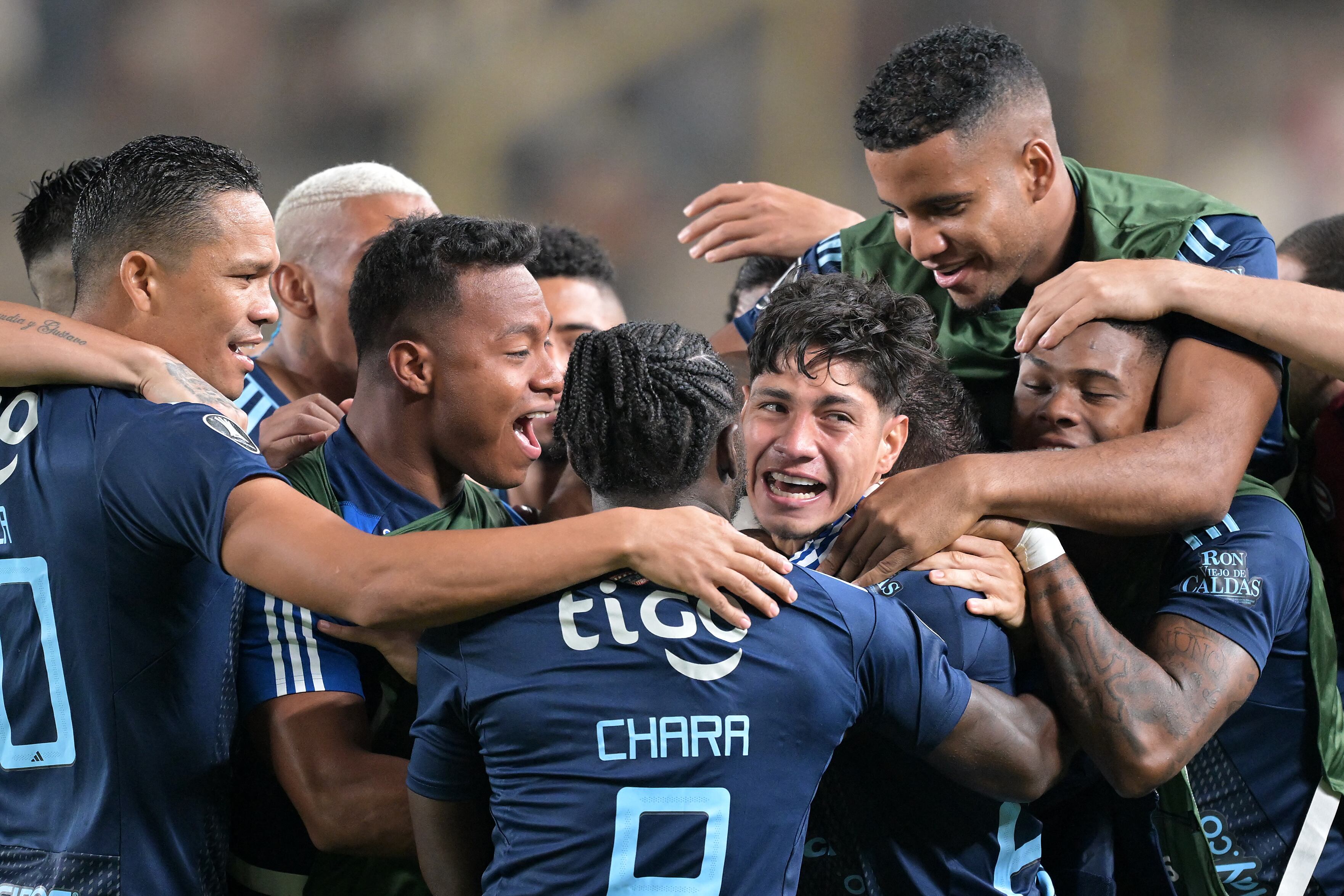El gol enmudeció por unos segundos a los miles de hinchas de la 'U' que llegaron al estadio Monumental.