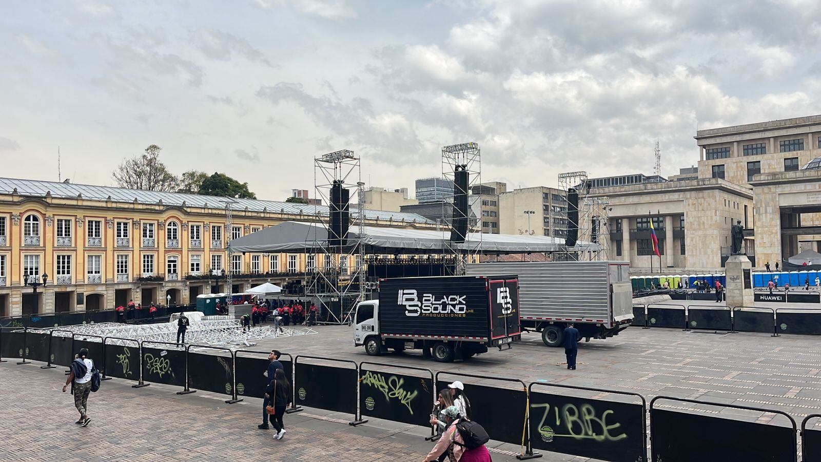 Tarima marchas 27 de septiembre.