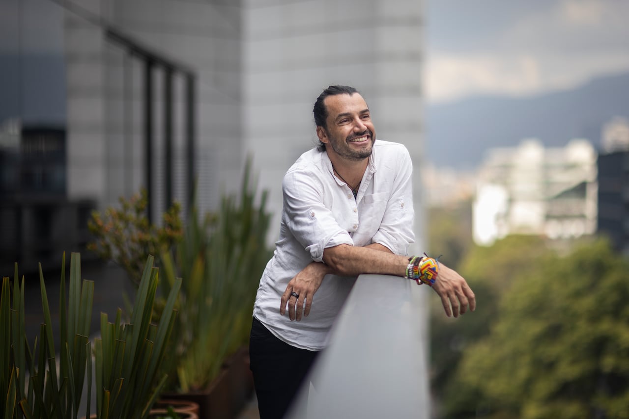 ‘Vivo de viaje, pero no son vacaciones’, Christian Byfield, el creador de contenido que ha conocido 98 países lanza su segundo libro