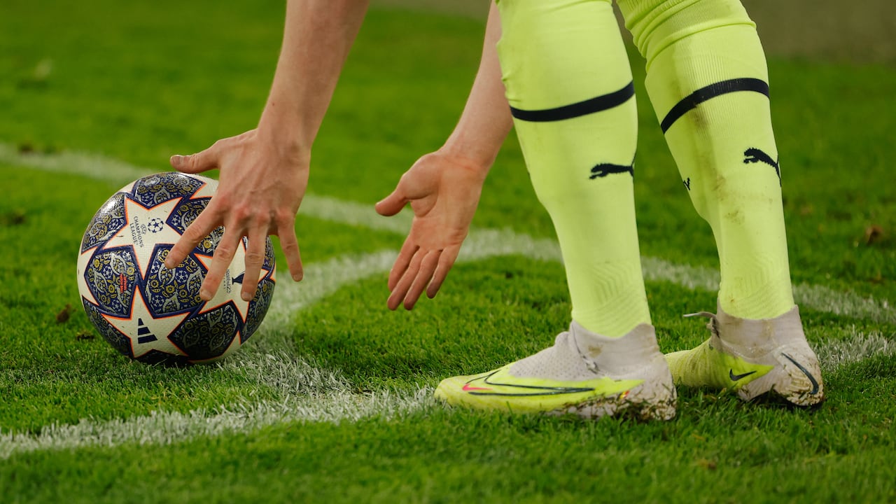 Manchester City's Belgian midfielder Kevin De Bruyne places the ball for a corner kick during the UEFA Champions League quarter-final, second leg football match between Bayern Munich and Manchester City in Munich, southern Germany on April 19, 2023. (Photo by Odd ANDERSEN / AFP)