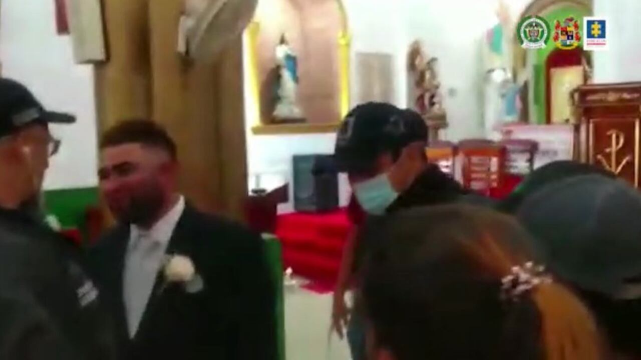 Alias Machete estaba apunto de contraer matrimonio y el CTI llegó a la iglesia para capturarlo. La familia opuso resistencia.