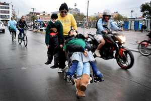 CRISTIAN MONTENEGRO Y SU FAMILIA DE TRAPO