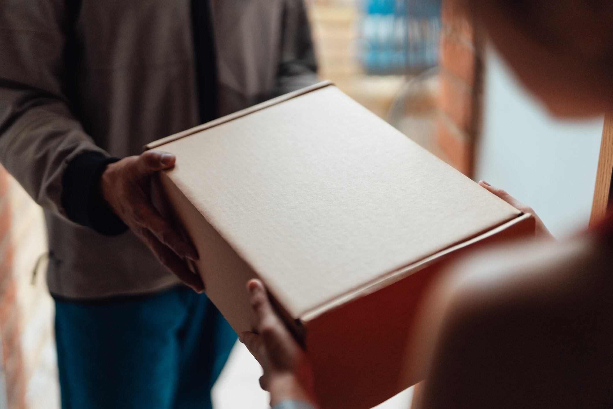 Una práctica fraudulenta aprovecha direcciones reales para inflar ventas y engañar a otros compradores.