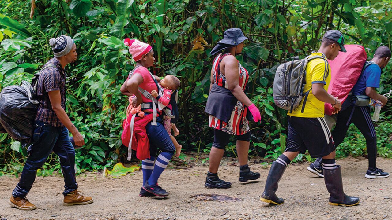 Más de 248.000 migrantes han cruzado este año la selva del Darién, en la frontera entre Panamá y Colombia, en su ruta hacia Estados Unidos, una cifra récord que supera los registros de todo 2022.