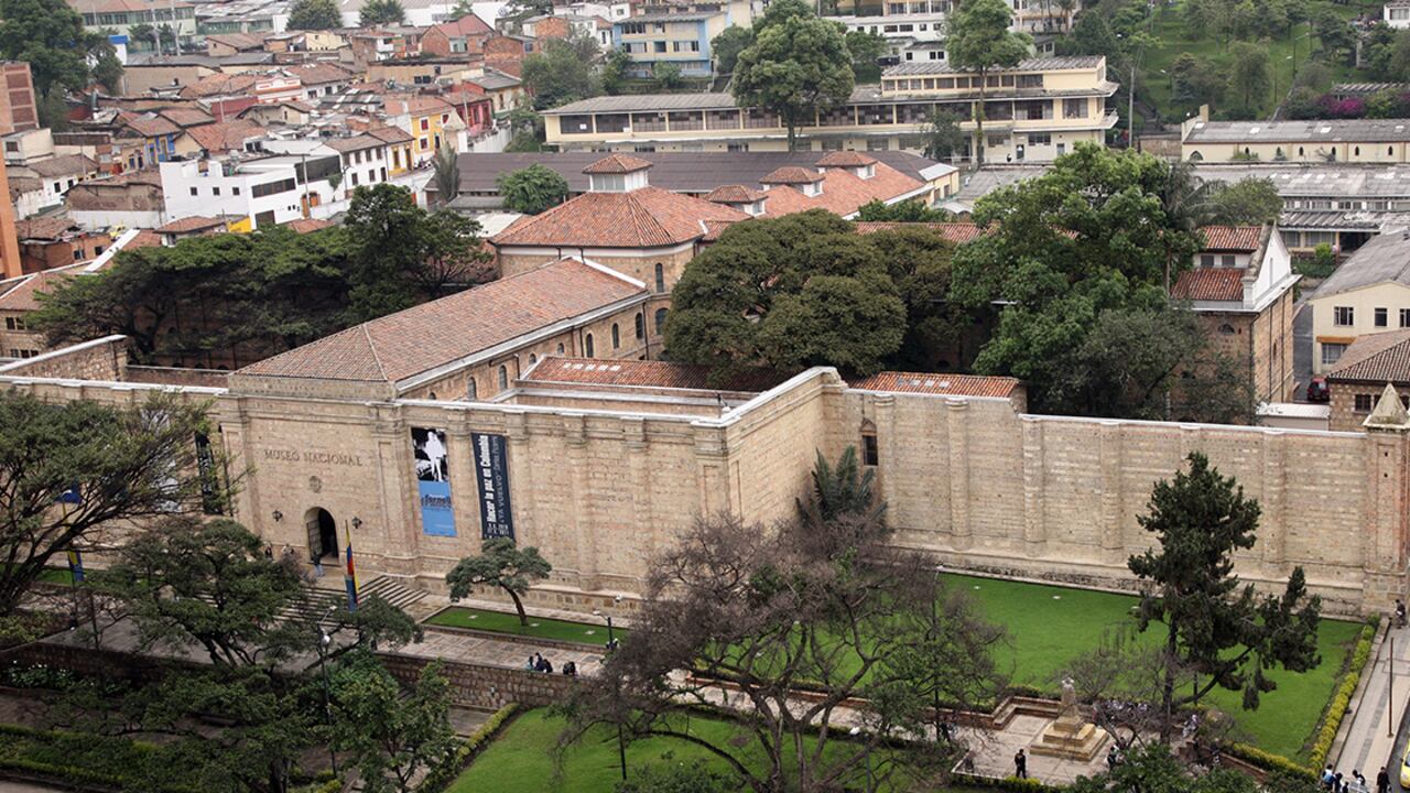 El Museo Nacional de Colombia, el más antiguo del país con 192 años de historia, está en medio de una polémica por temas que incluyen los atrasos en su renovación y su falta de gobernabilidad.