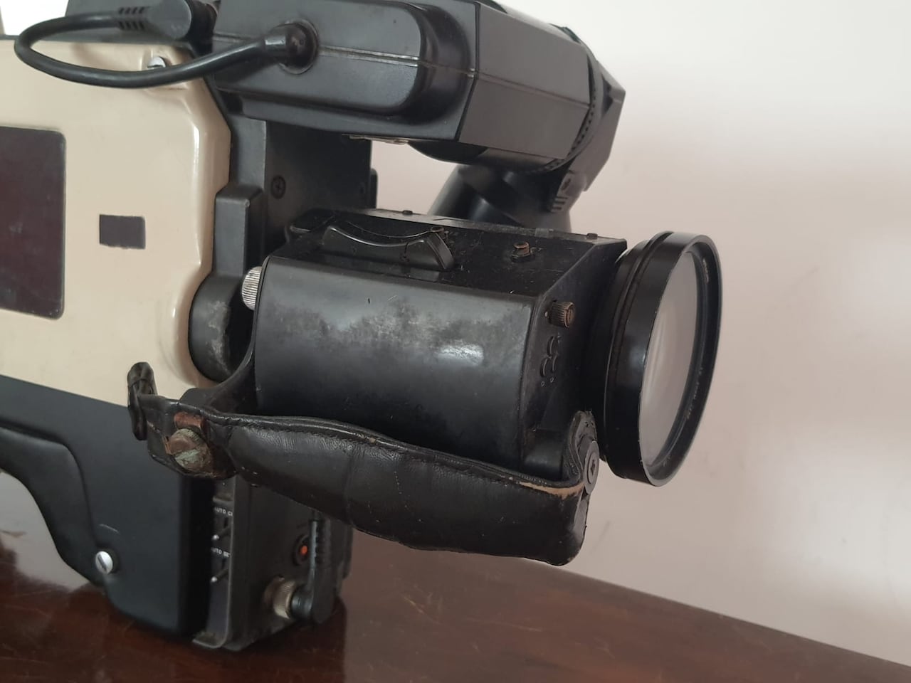 "Llegamos como a las 12 y cuarto a Armero, la avalancha había pasado sobre las 11 y 45, o sea que por unos minutos nosotros nos salvamos de la tragedia, y a partir de ahí, pues comenzamos a ver los primeros sobrevivientes", dijo Manjarrés.