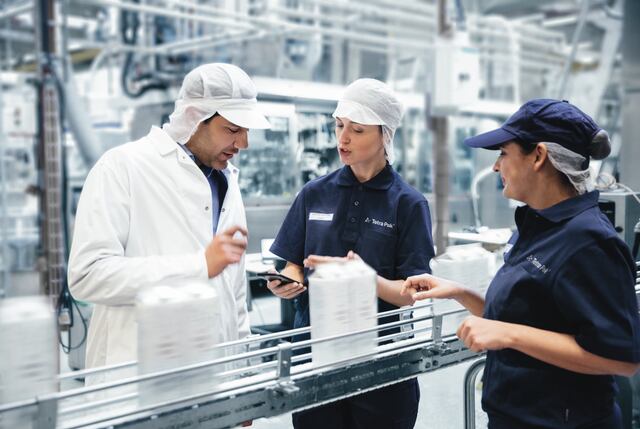 La compañía continúa fabricando envases que sean funcionales y seguros, garantizando un sistema alimentario resistente.