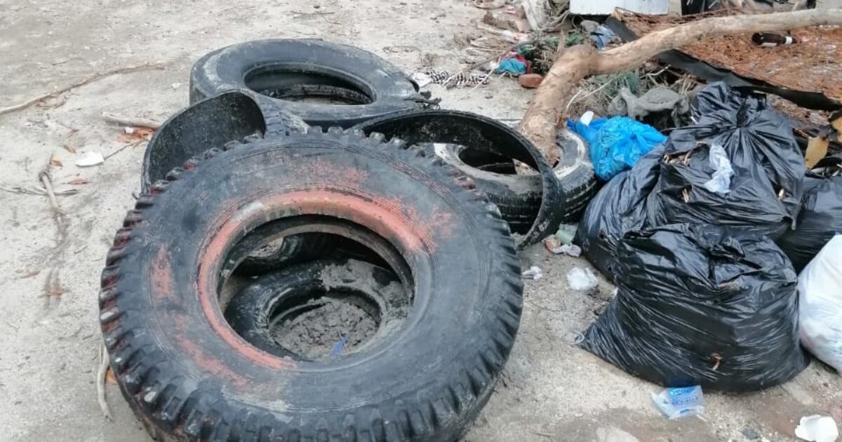 Basura en Playa Los Cocos de Santa Marta.