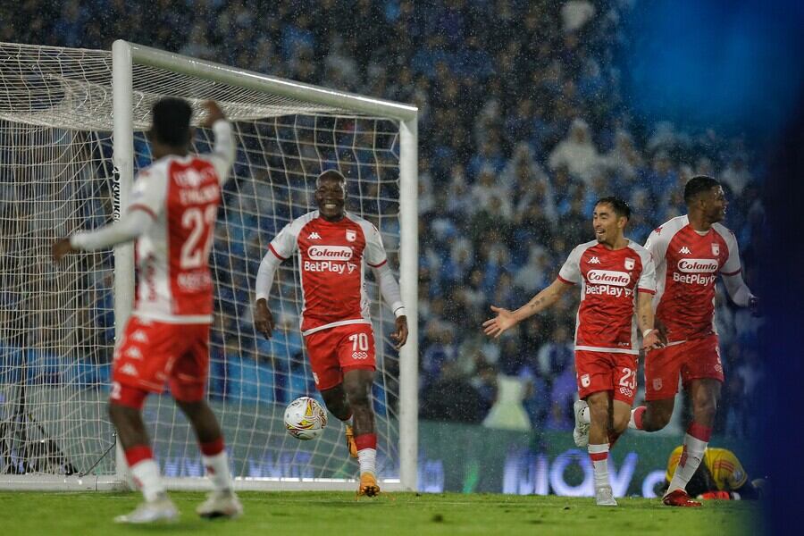 Emerson Batalla hizo uno de los goles de Santa Fe.