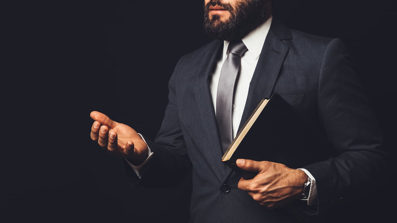 Un pastor se hace viral tras la publicación de un video mientras da un discurso en su iglesia.