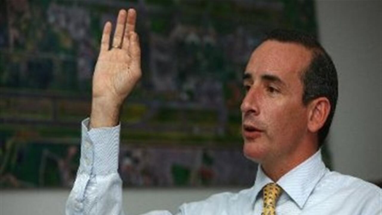 Juan Alberto Pulido, Gerente de Opain entrega detalles sobre la entrega del aeropuerto.