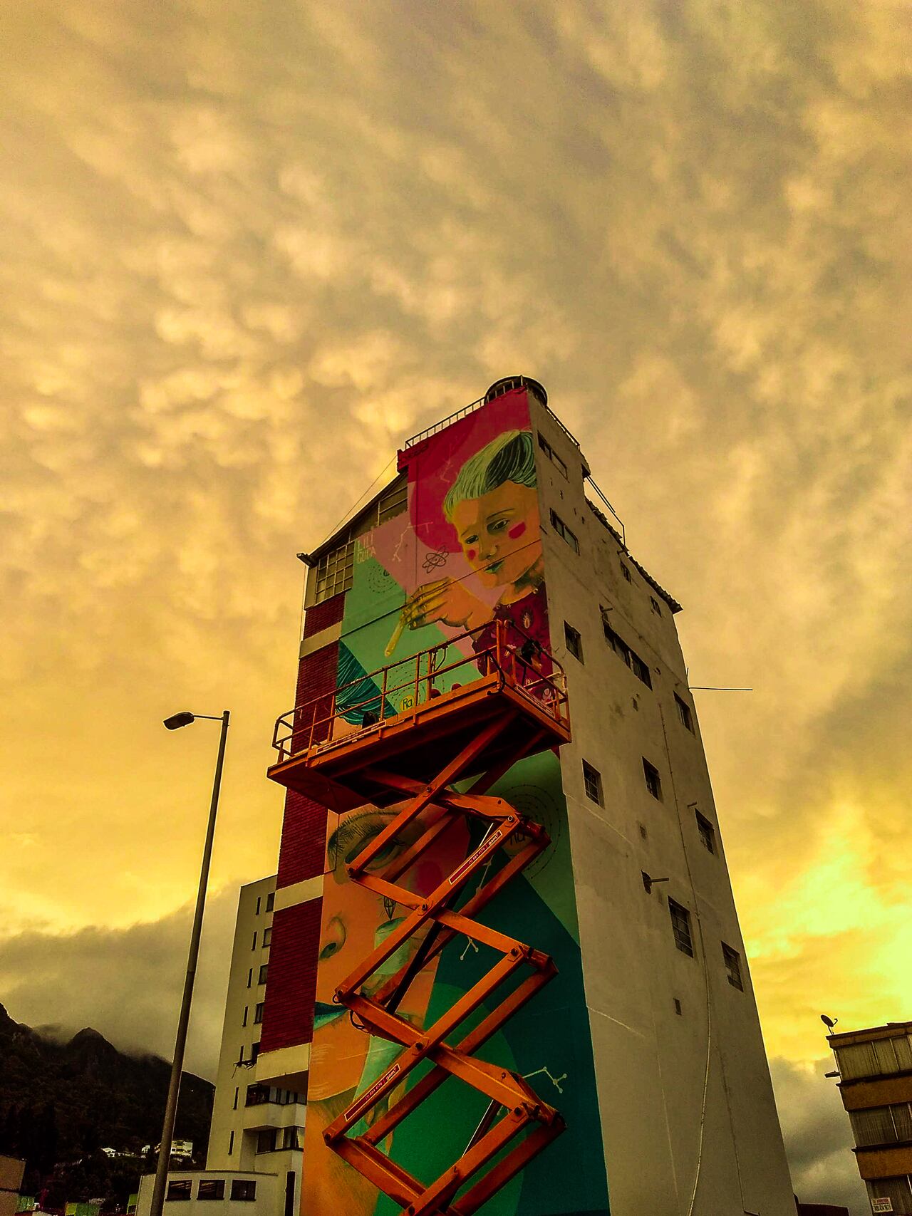 Mural Marie Curie en la UJTL