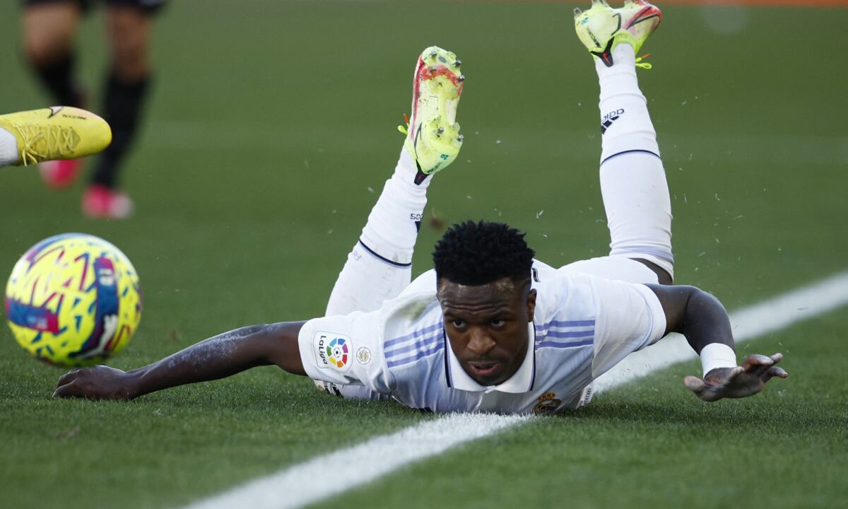 Soccer Football - LaLiga - RCD Mallorca v Real Madrid - Visit Mallorca Stadium, Palma, Mallorca, Spain - February 5, 2023 Real Madrid's Vinicius Junior reacts REUTERS/Juan Medina