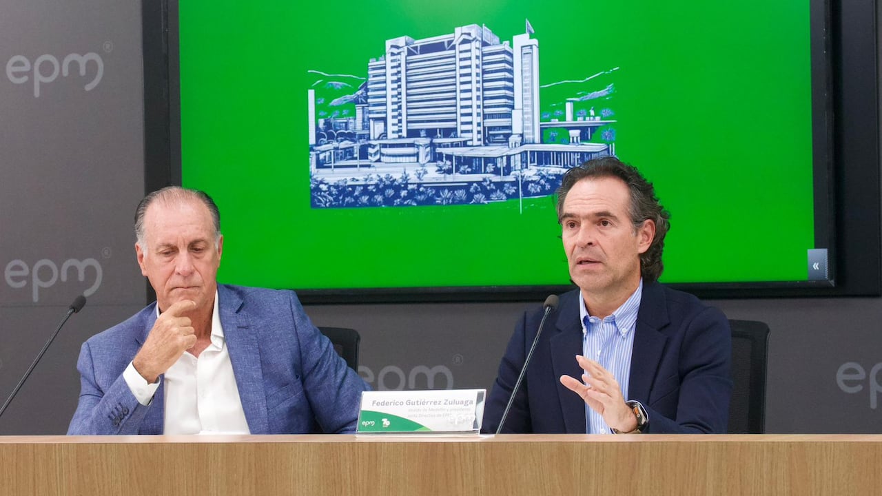 Federico Gutiérrez, quien como alcalde de Medellín, preside la junta directiva de EPM, y John Maya, gerente de la compañía, informaron sobre el plan de enajenación de acciones de Tigo UNE que posee EPM.