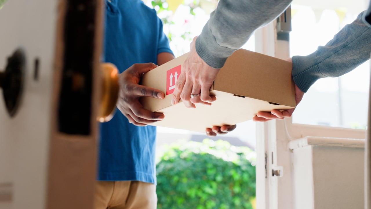 Enviar paquetes falsos en una técnica que cada vez toma más fuerza.