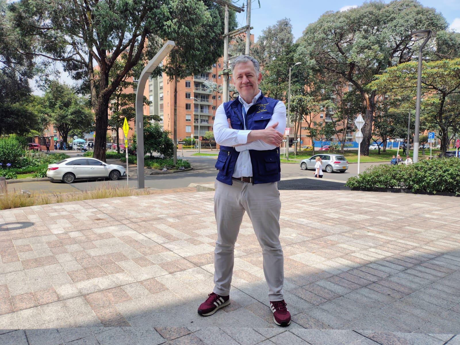 Pedro de Alzaga, profesor de periodismo y especialista en desinformación. Ya había estado en Colombia en 2022 como oficial de prensa