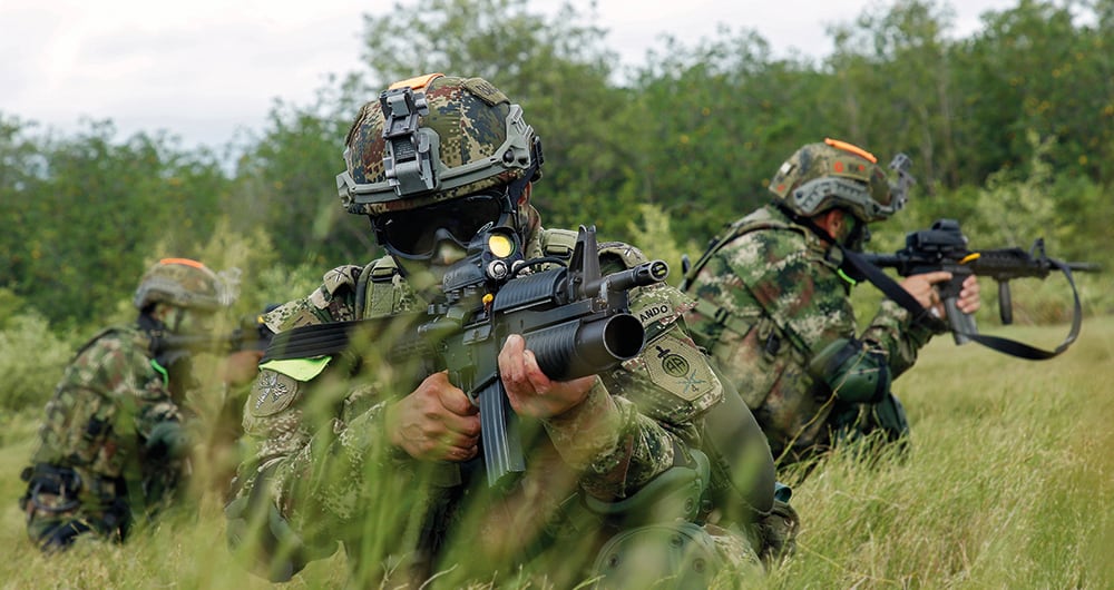 Escándalo militar de alto vuelo _7