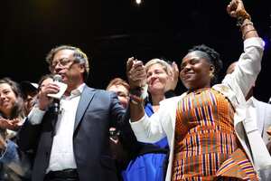 Celebración del triunfo de Gustavo Petro en Movistar Arena con Veronica Alcocer