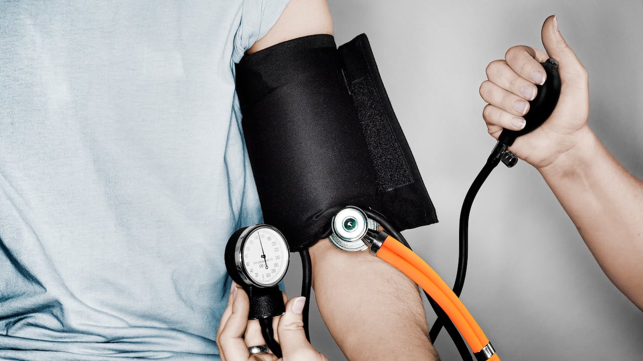 Una dieta saludable aminora los síntomas de las hipertensión y previene su empeoramiento.