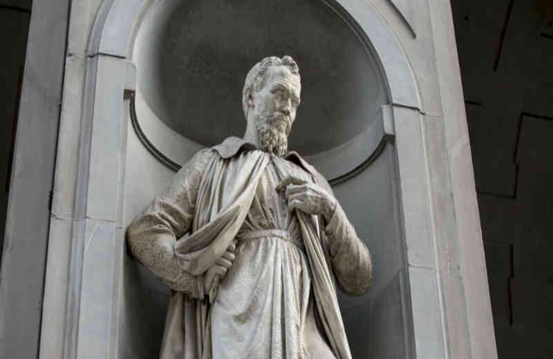Estatua de Miguel Ángel realizada por Pietro Freccia. Cortesía David Bickerstaff.