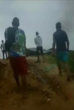 Habitantes de la vereda Mina Chocó, del municipio de Montecristo en medio del fuego cruzado