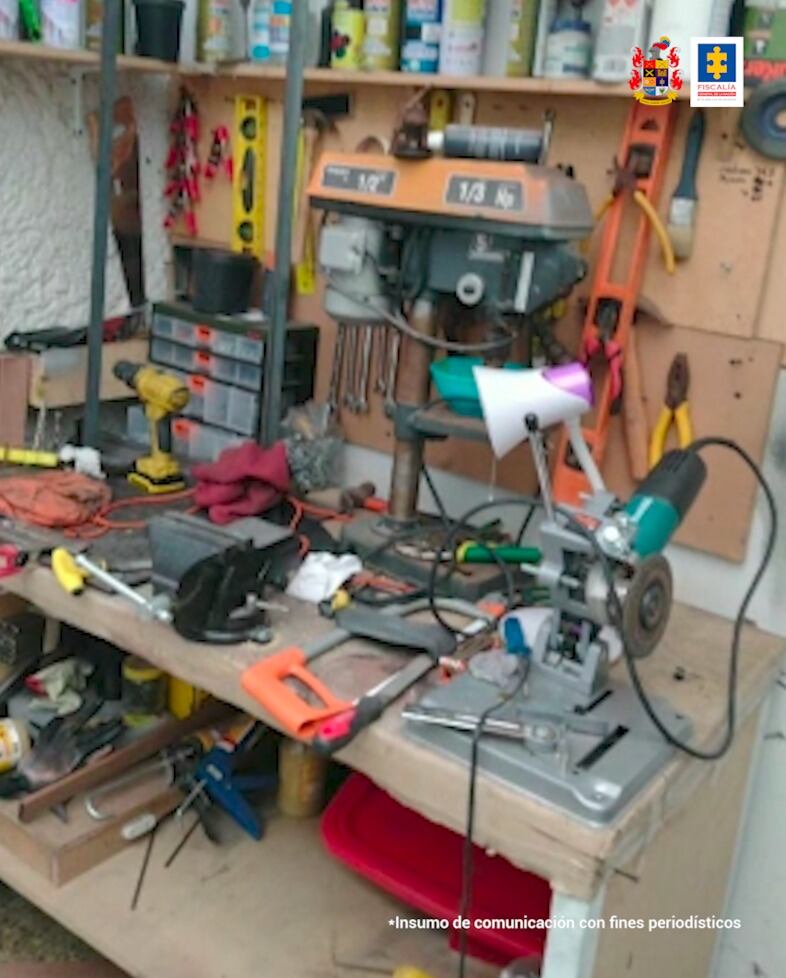 La Fiscalía capturó al llamado Gurú de las armas que en su propia casa y en el noroccidente de Bogotá desarrolla armas para el Clan del Golfo, las Farc y el ELN.