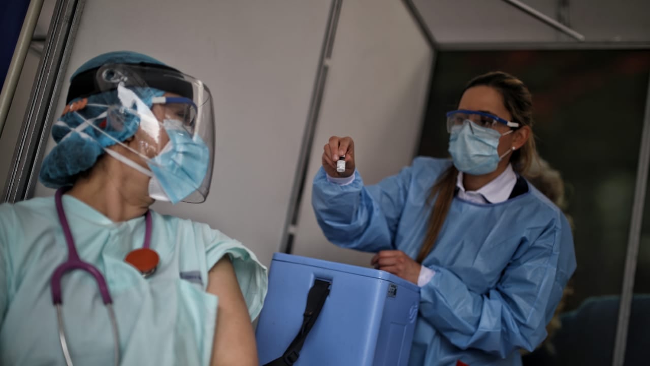 Primer día Jornada de vacunación contra Covid19 al personal medico de primera linea