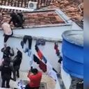 Por el techo de una casa pretendía escapar alias Seño cabecilla de Los Flacos.