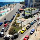 Conseguir petróleo y sus derivados en Cuba se ha vuelto una pesadilla desde hace algunos días, principalmente debido a la baja producción del mismo en Venezuela, el proveedor de la isla. (Photo by YAMIL LAGE / AFP)