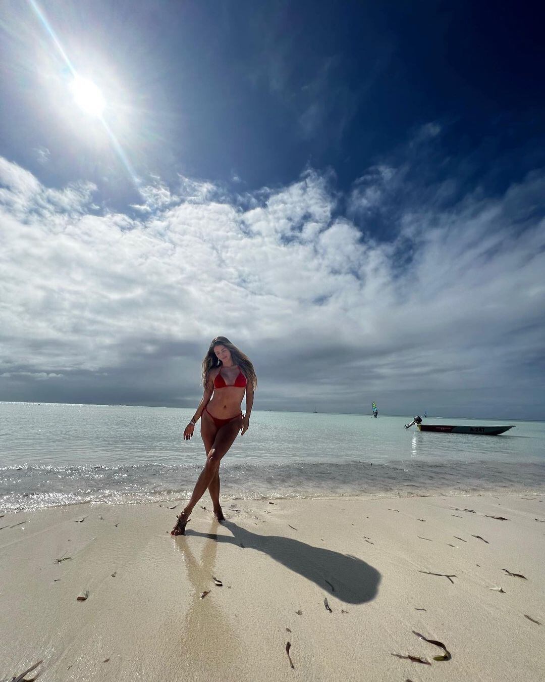 La presentadora ostenta su cuerpazo a sus 39 años. Foto: Instagram @crisshurtado.