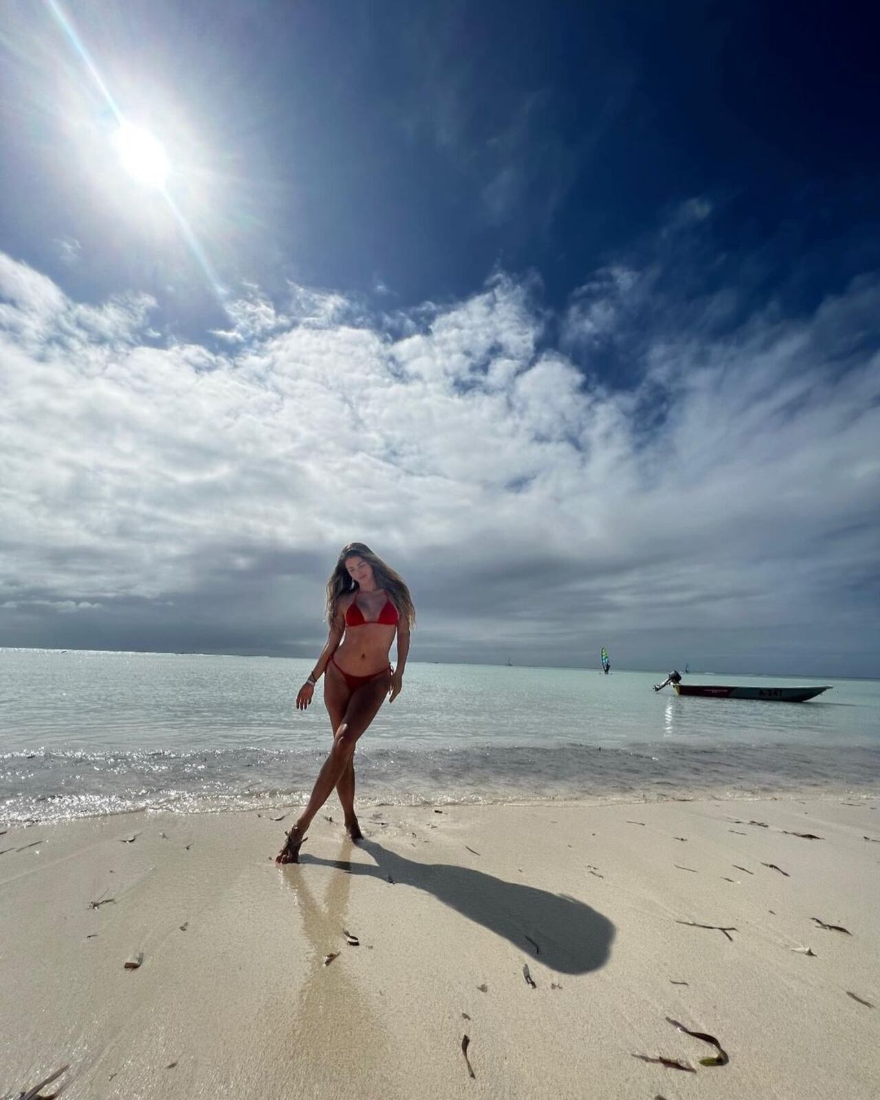 La presentadora ostenta su cuerpazo a sus 39 años. Foto: Instagram @crisshurtado.