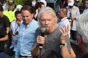 El multimillonario británico Richard Branson en Cúcuta, frontera de Colombia con Venezuela.